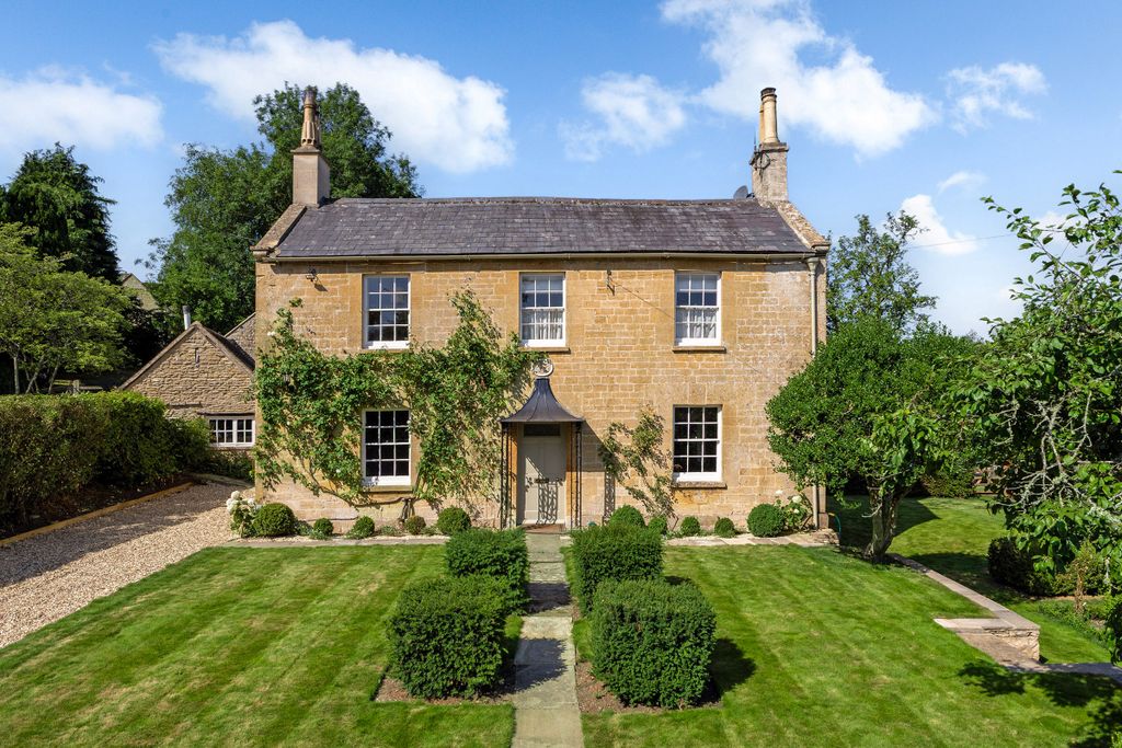 Property photo 1 of 32
