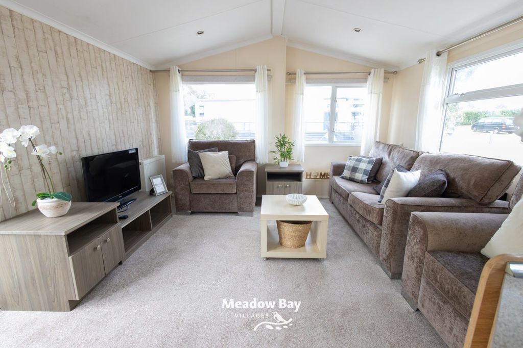 Property photo 2 of 18 Bk Grosvenor Gl 2