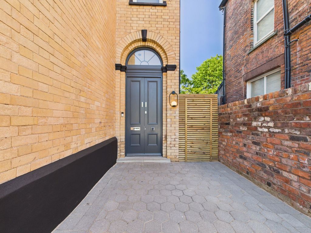 Property photo 2 of 42