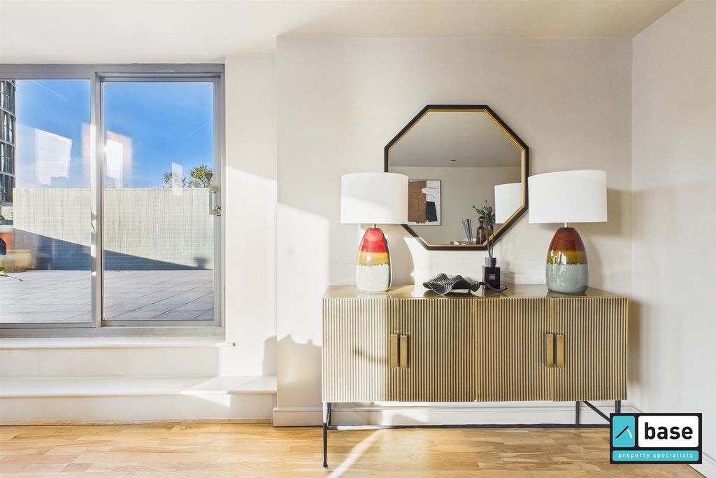 Property photo 2 of 28 Reception