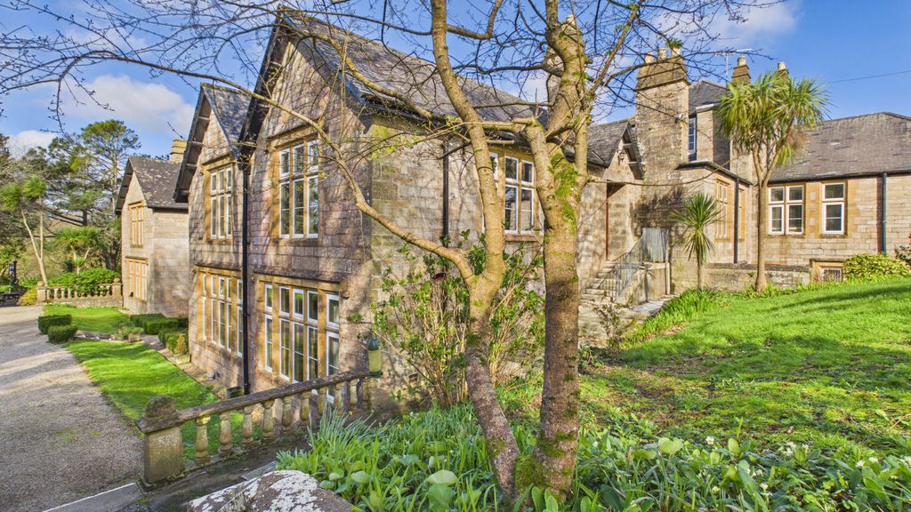 Property photo 1 of 8 2Â Bedroom Apartment For Sale