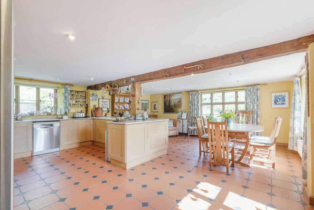 Property photo 3 of 33