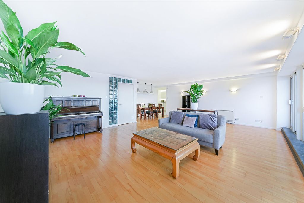 Property photo 2 of 12 Image