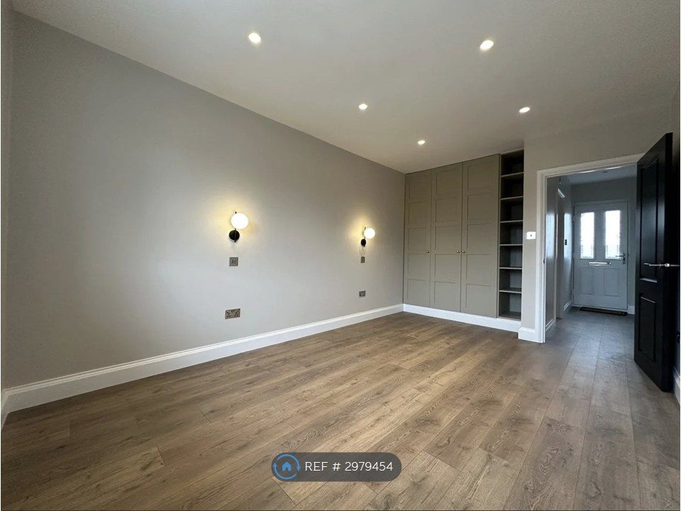 Property photo 3 of 6 Master Bedroom
