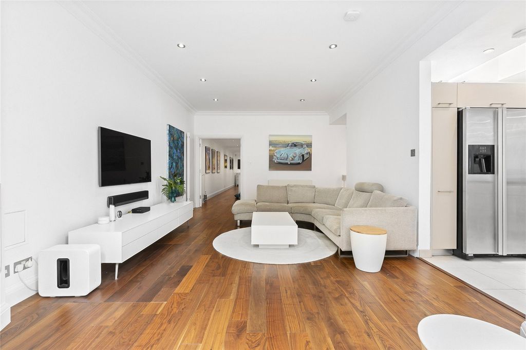 Property photo 3 of 14 Reception