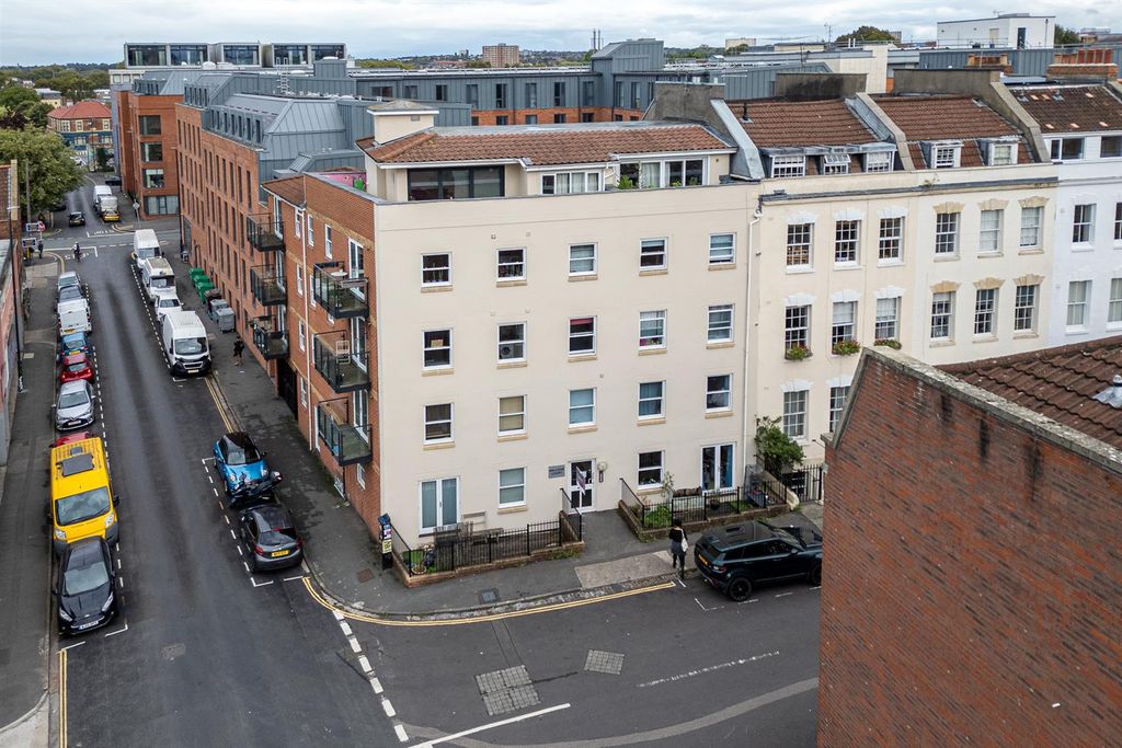 Property photo 3 of 17 Flat 3, Balloon Court, 18 Cave Street St Pauls, Br