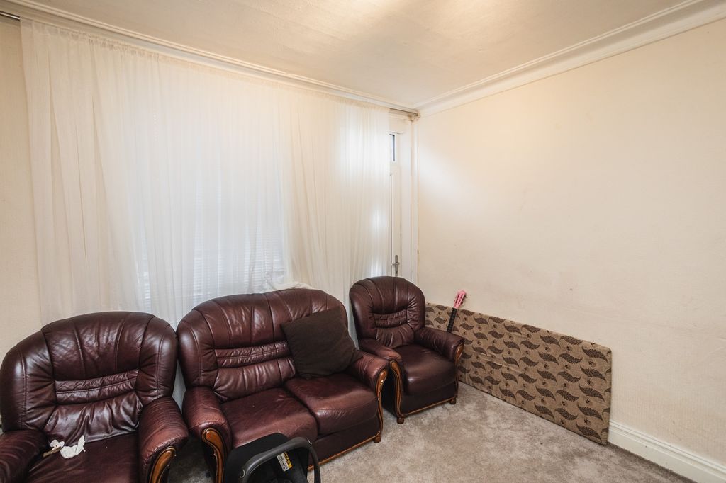 Property photo 3 of 32