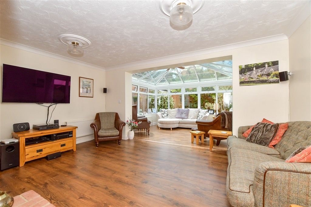 Property photo 3 of 14 Lounge