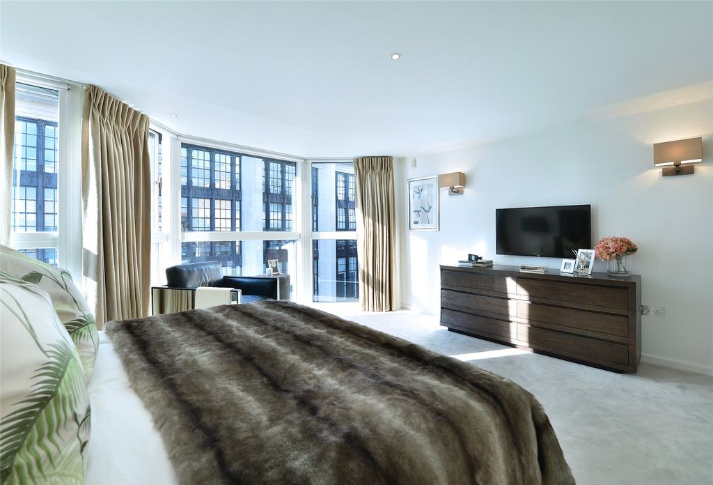 Property photo 3 of 23 Picture No. 05