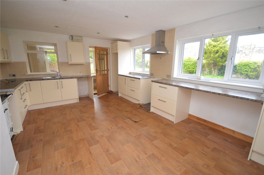 Property photo 2 of 12 Kitchen