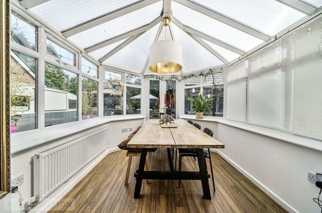 Property photo 3 of 22 Conservatory