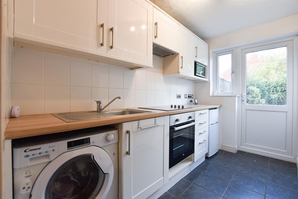 Property photo 2 of 8 Kitchen.Jpg