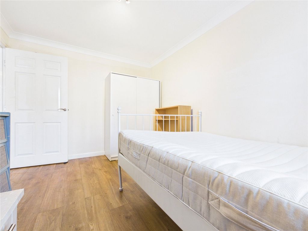 Property photo 2 of 18 Picture No. 12