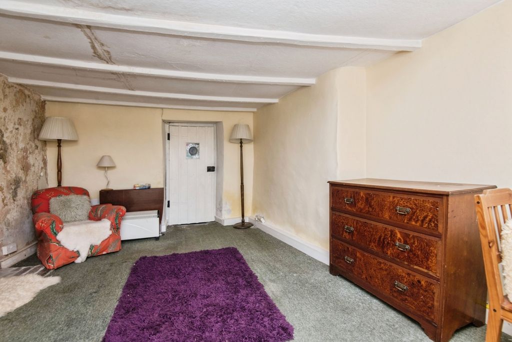 Property photo 2 of 16 Photo
