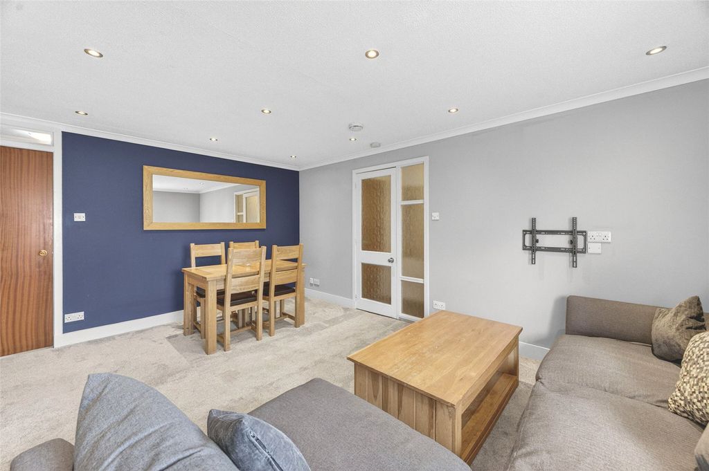 Property photo 3 of 20 Hillview Road