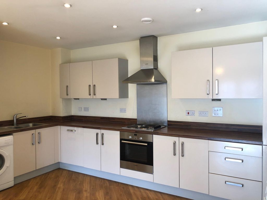 Property photo 3 of 10 Kitchen