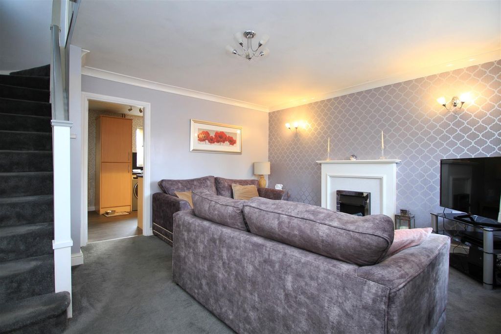 Property photo 2 of 15 Lounge..Jpg