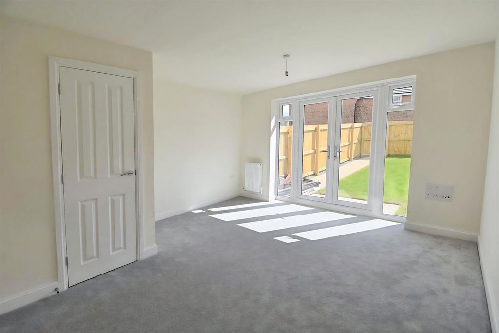 Property photo 3 of 14 8E5ce027-Lounge.Jpg