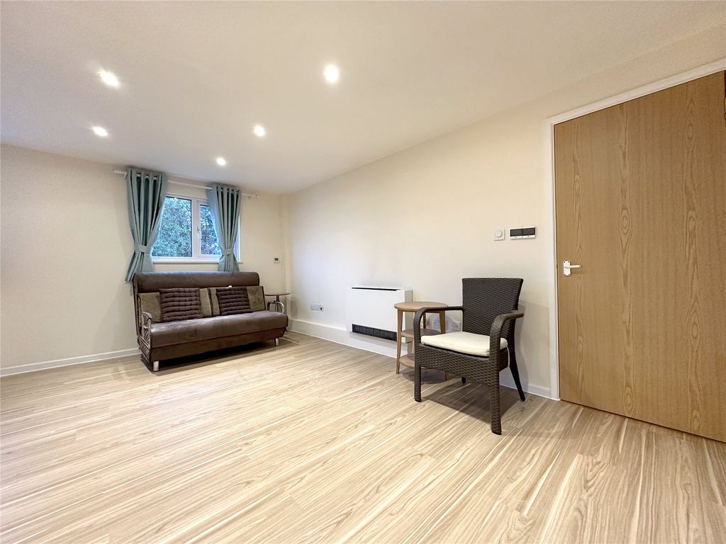 Property photo 2 of 9 Living Space
