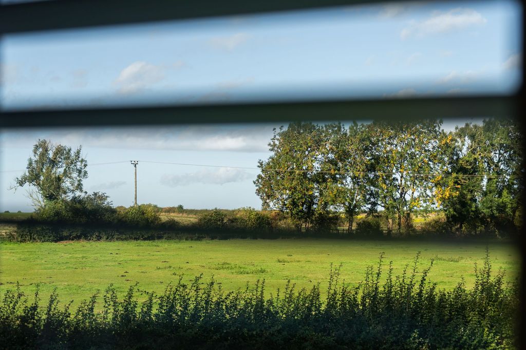 Property photo 3 of 33