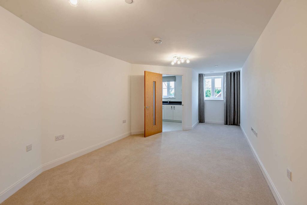 Property photo 1 of 9 Living Room