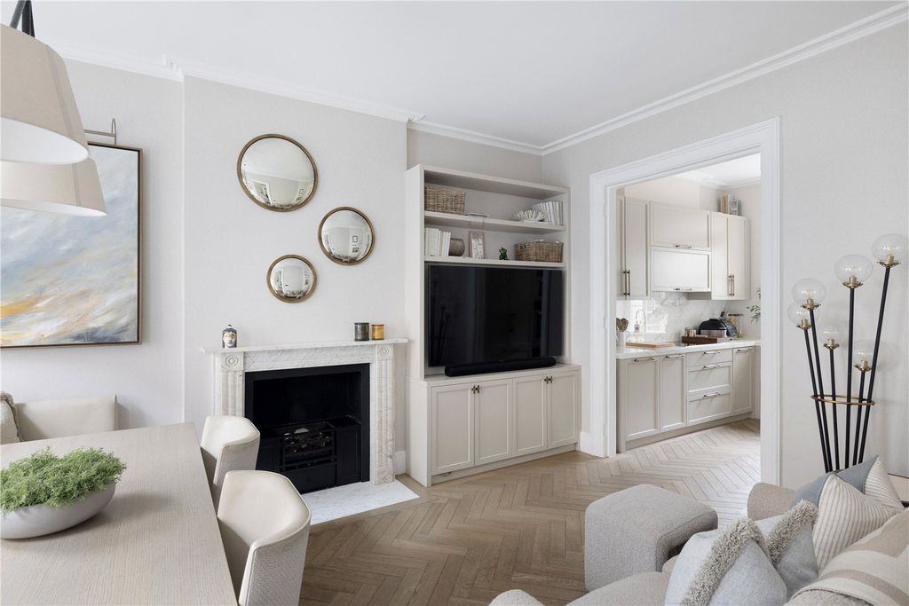 Property photo 2 of 14 Dining Room/Kitchen