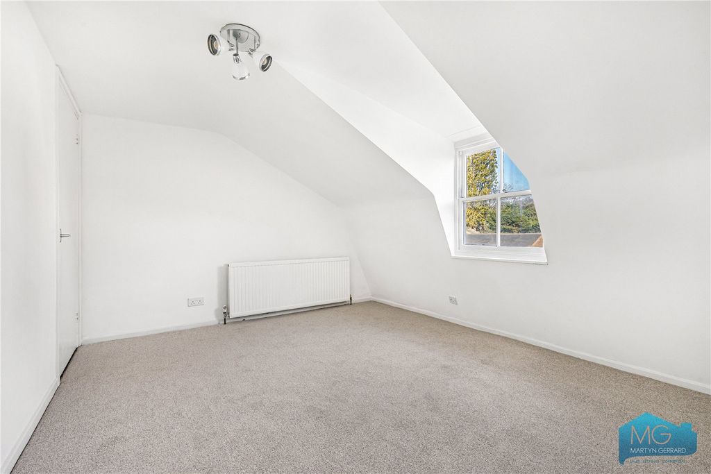 Property photo 3 of 16 Picture No. 11