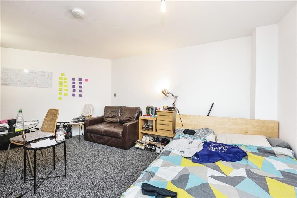 Property photo 3 of 13 Bathroom