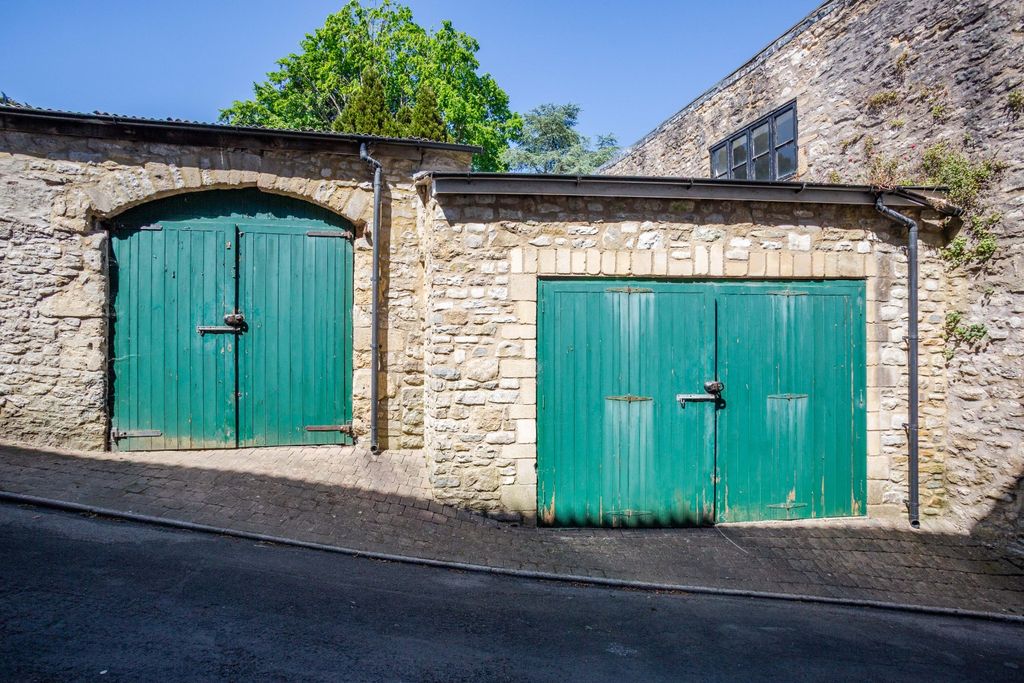 Property photo 2 of 34 4162386