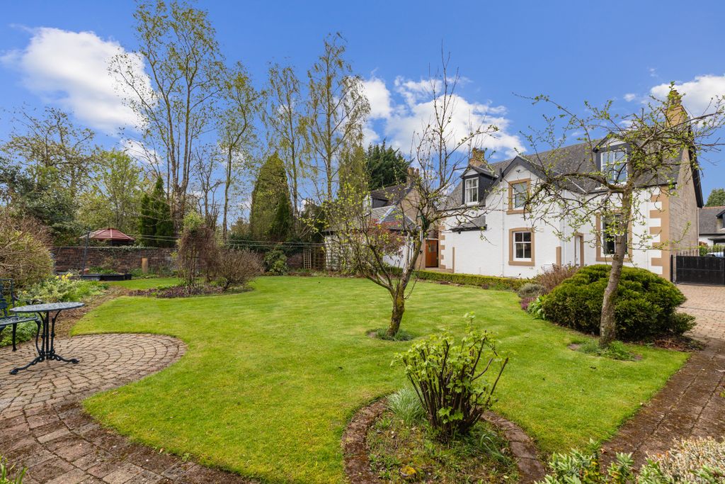 Property photo 3 of 47