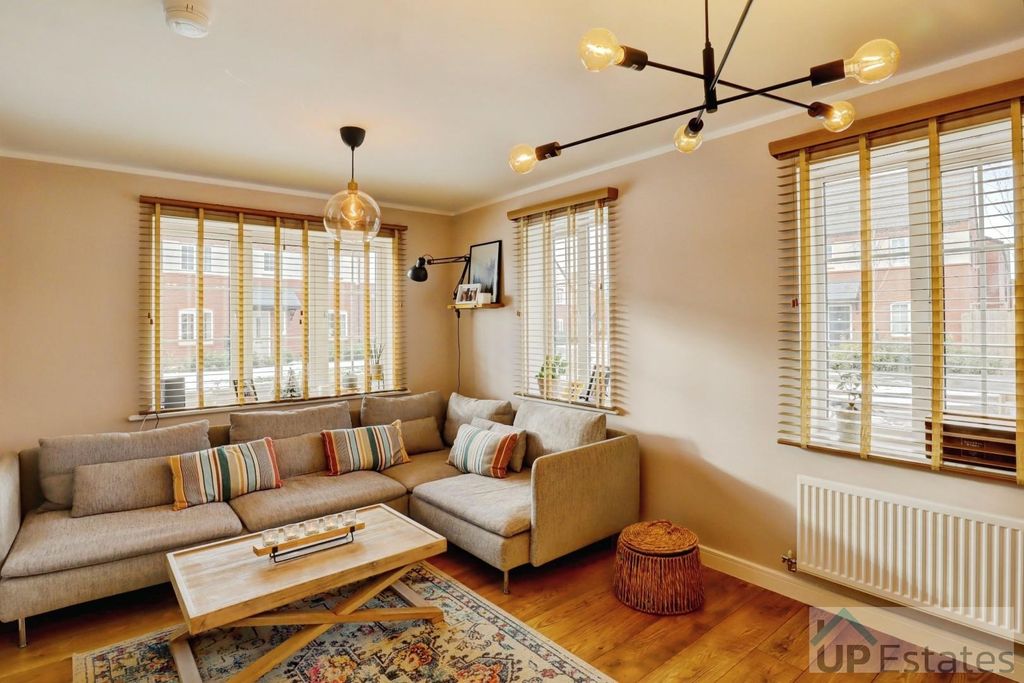 Property photo 3 of 17 Living Room