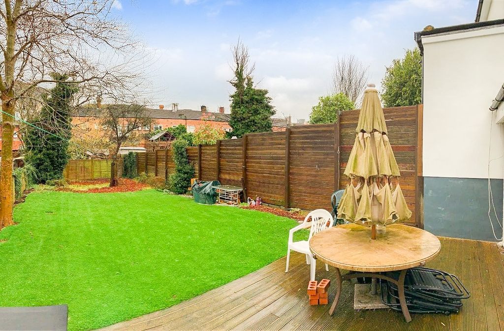 Property photo 2 of 5 A Spacious And Well-Maintained Garden With A Lush ...