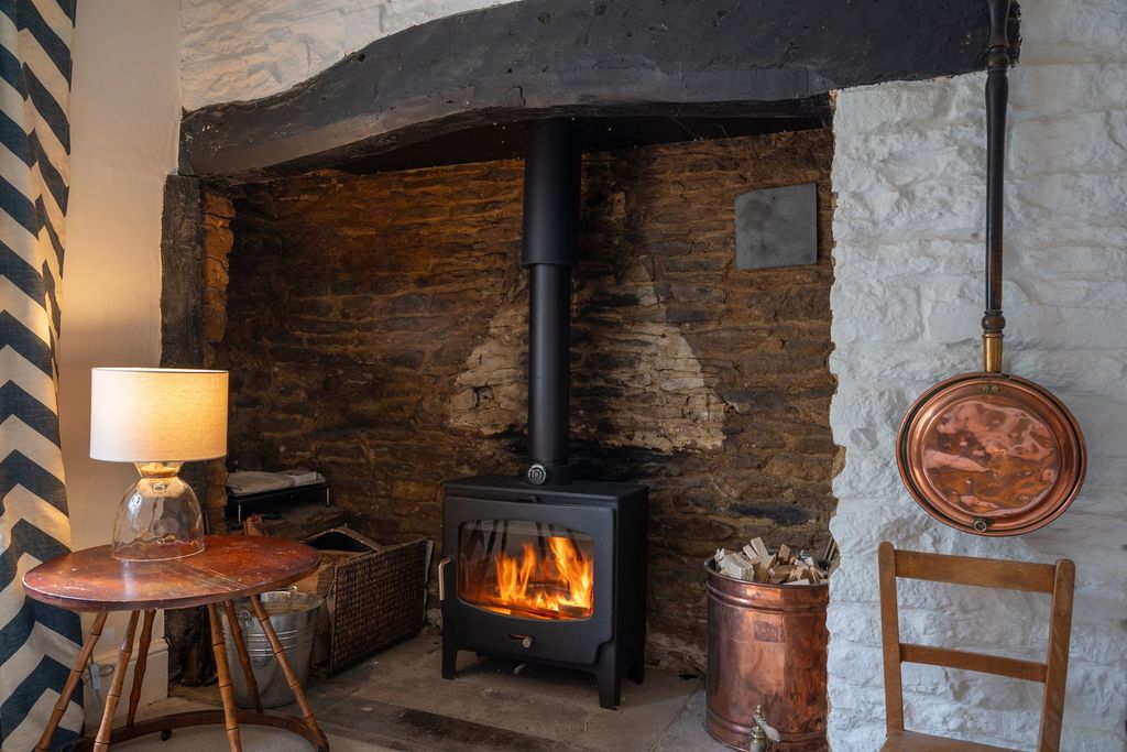 Property photo 2 of 24