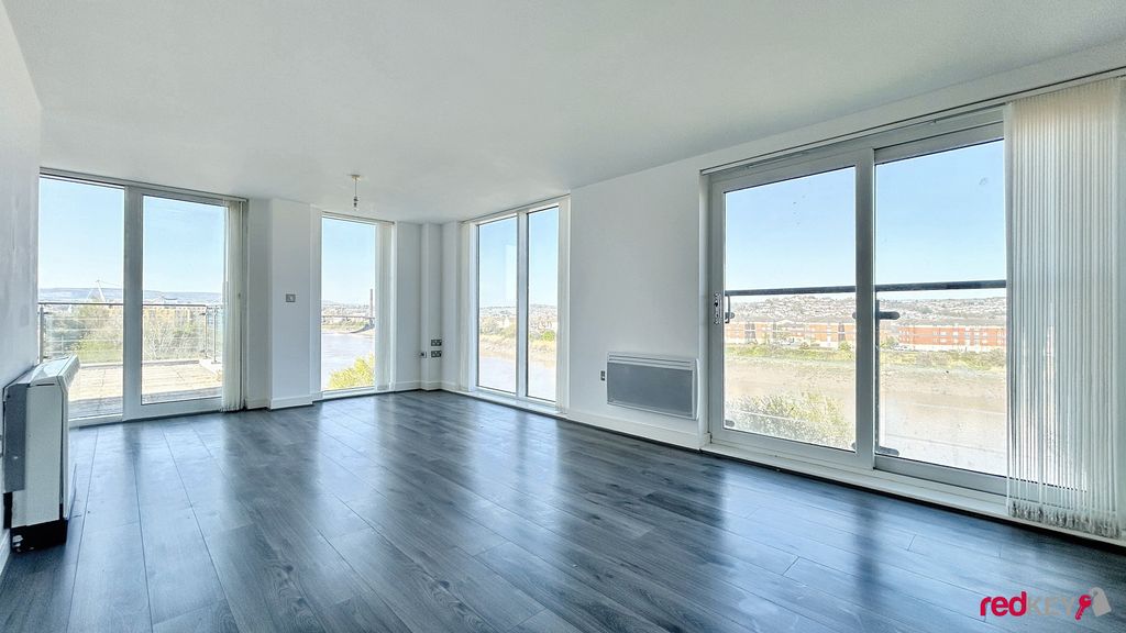 Property photo 2 of 11 Lounge