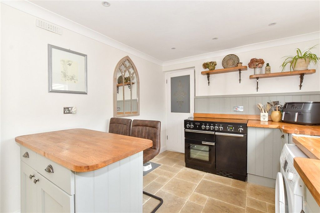 Property photo 3 of 18 Kitchen