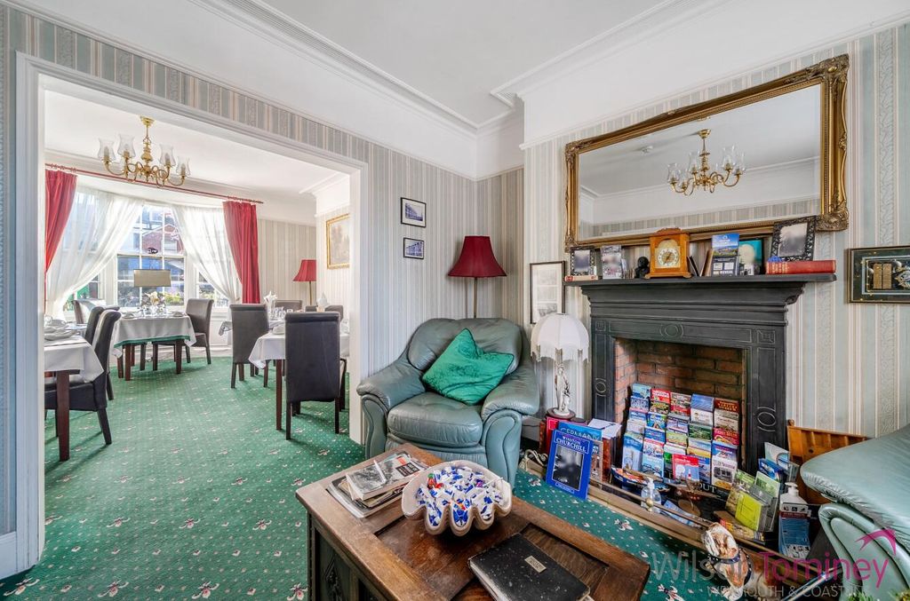 Property photo 2 of 23 8Ffd2B83-B613-4Cf1-97B3-64Ec691d455B.Jpg