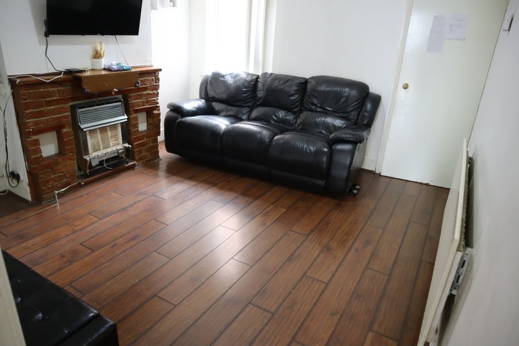 Property photo 2 of 39