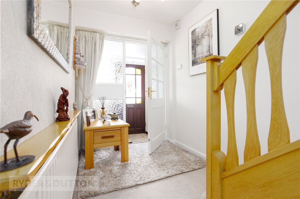 Property photo 2 of 36 Entrance Hall