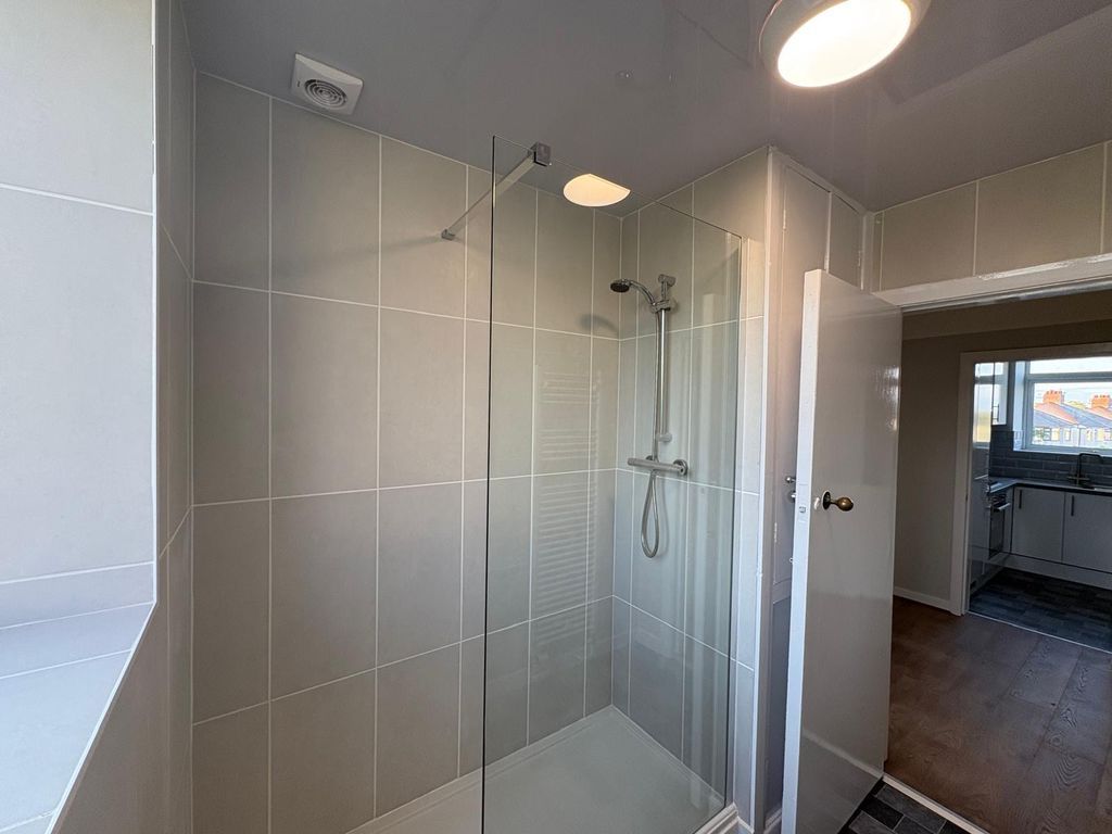 Property photo 2 of 12 Bathroom