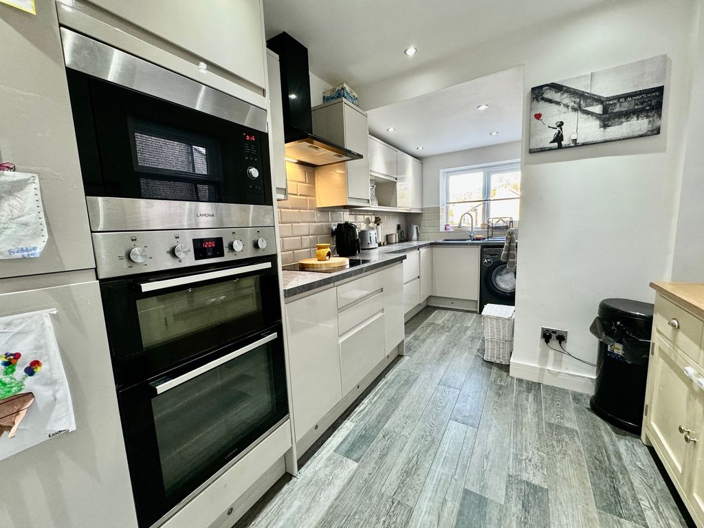 Property photo 3 of 30