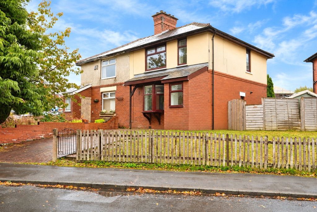 Property photo 1 of 18 External