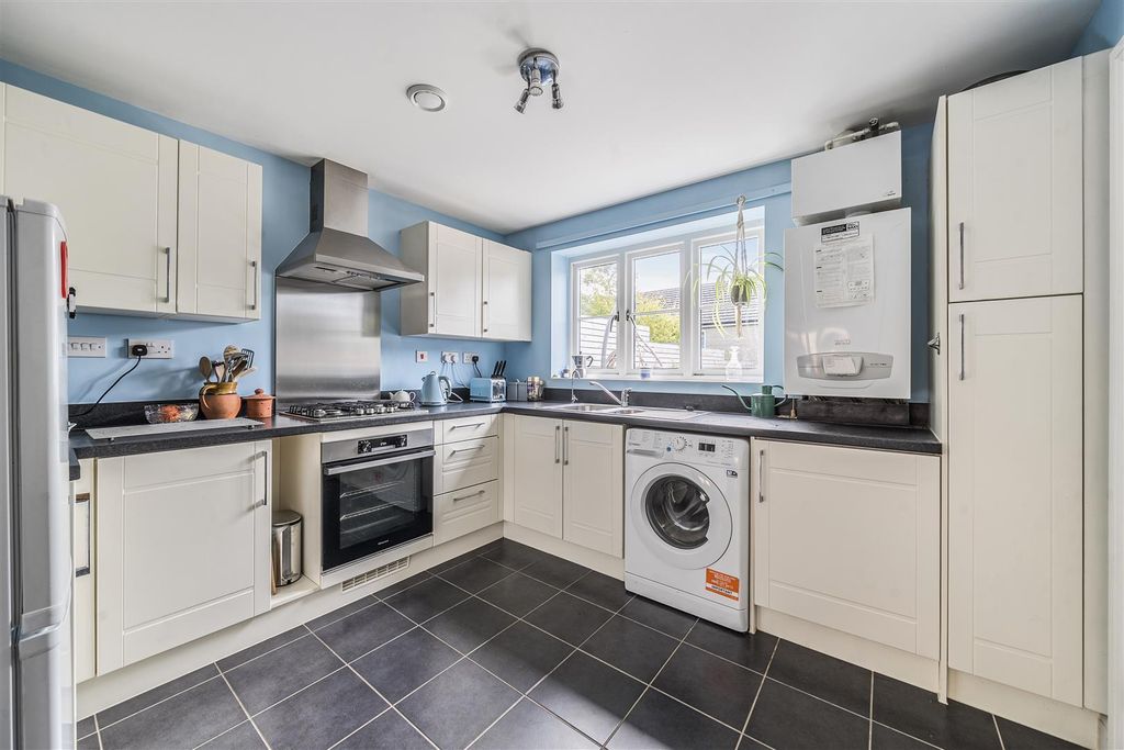 Property photo 2 of 16 Kitchen