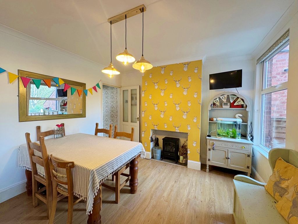 Property photo 3 of 20 Dining Room