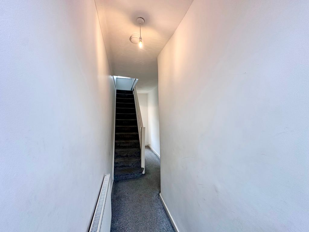 Property photo 2 of 27