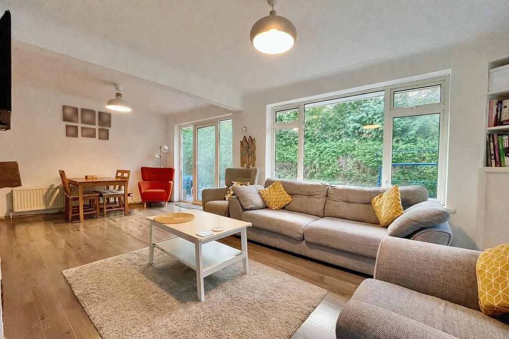 Property photo 3 of 25