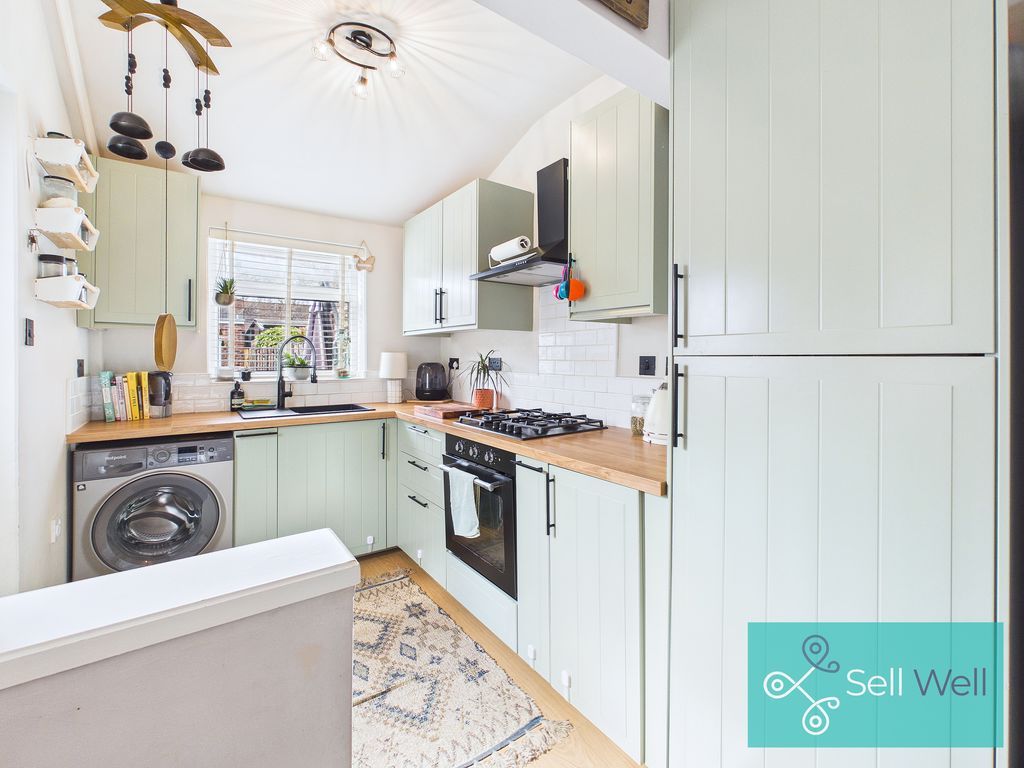 Property photo 2 of 16 Kitchen