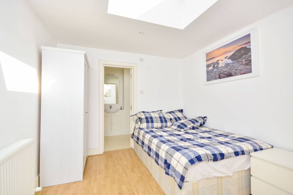 Property photo 2 of 6