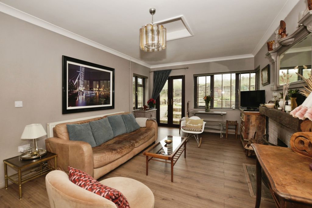 Property photo 2 of 17 Photography