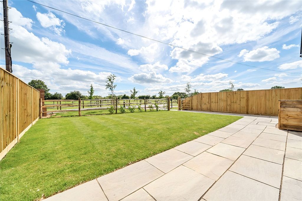 Property photo 2 of 8 Raer Garden And Vire