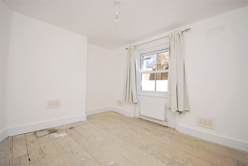 Property photo 3 of 9 Bedroom